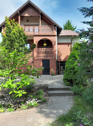 Uniwersytet Brahma Kumaris. Organizator kursów rozwoju osobistego i medytacji.