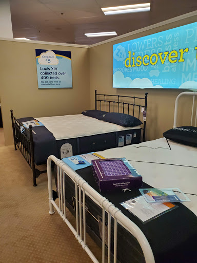 Furniture Store «Raymour & Flanigan Furniture and Mattress Store», reviews and photos, 14 Candlewood Lake Rd, Brookfield, CT 06804, USA