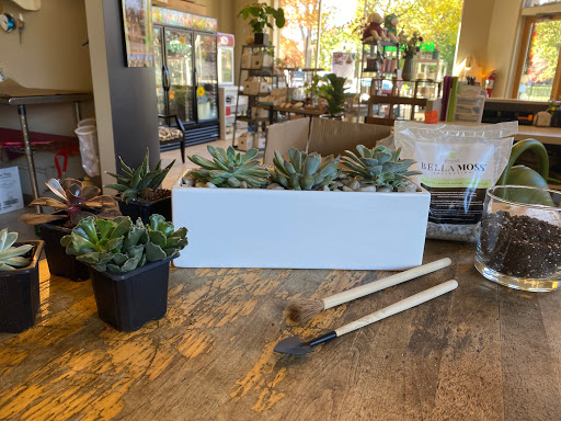 Florist «Bloomtastic Florist», reviews and photos, 2136 Arlington Ave, Columbus, OH 43221, USA