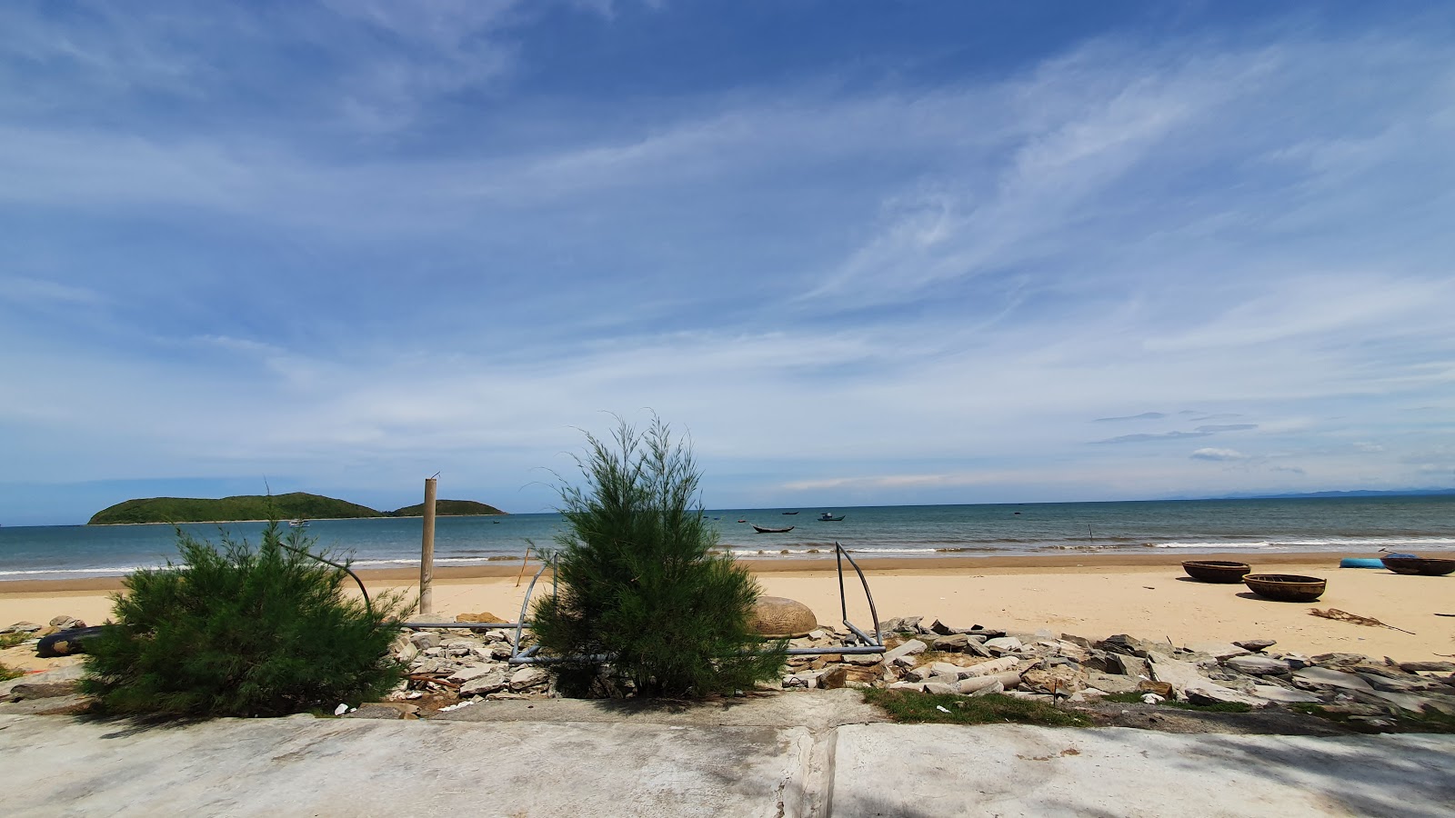 Zdjęcie Shi Hai Sea z powierzchnią jasny piasek