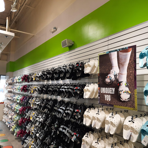 Shopping Mall «Clinton Crossing Premium Outlets», reviews and photos, 20 Killingworth Turnpike, Clinton, CT 06413, USA