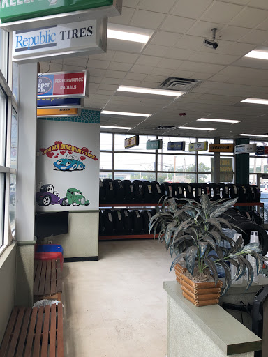 Tire Shop «Mavis Discount Tire», reviews and photos, 1919 Broadhollow Rd, Farmingdale, NY 11735, USA