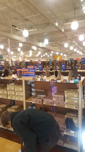 Shopping Mall «Barracks Rd Shopping Center», reviews and photos, 1117 Emmet St N, Charlottesville, VA 22903, USA