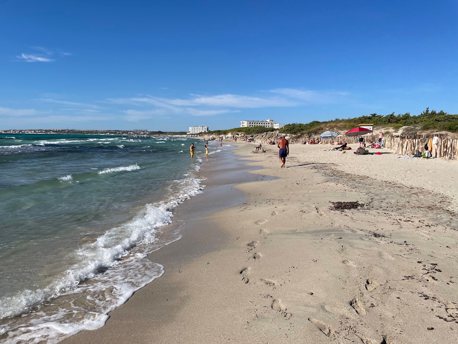 Fotografija Spiaggia degli Innamorati z svetel pesek površino