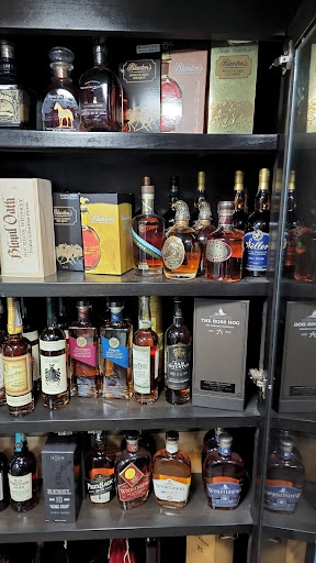 Liquor Store «Peachtree Package Store», reviews and photos, 300 Peachtree St NE # Cs1, Atlanta, GA 30308, USA