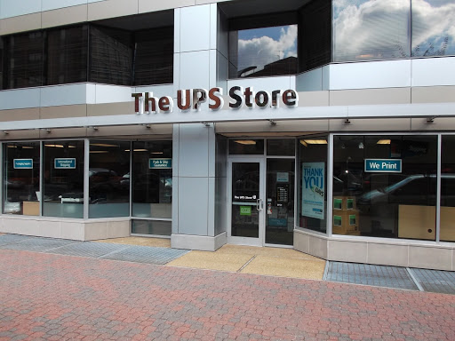 Shipping Service «The UPS Store Clarendon», reviews and photos, 3033 Wilson Blvd Ste E, Arlington, VA 22201, USA