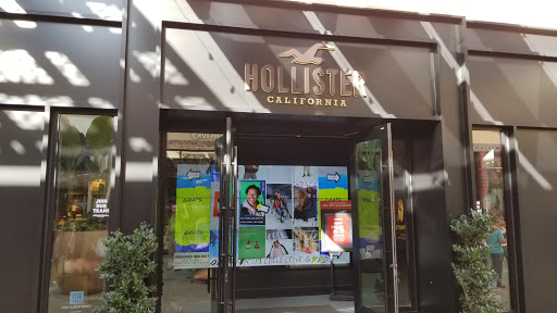 Clothing Store «Hollister Co.», reviews and photos, 647 Spectrum Center Dr, Irvine, CA 92618, USA