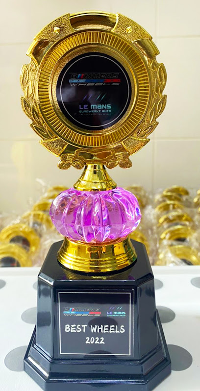 YTT Trophy Melawati | Trophy Supplier & Plaques | Kedai Piala Trofi | 奖杯店