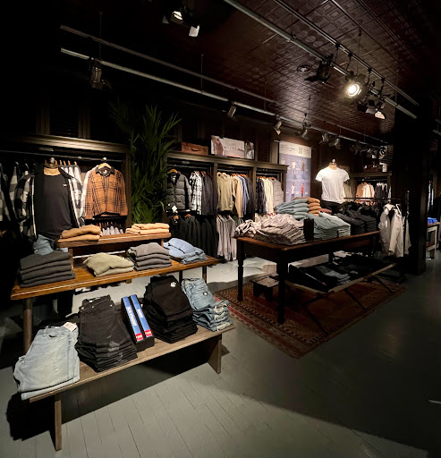 Clothing Store «Hollister Co.», reviews and photos, 400 4 Seasons Town Center Ent, Greensboro, NC 27407, USA