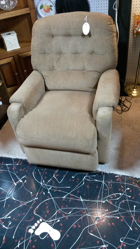 Flea Market «Springfield Flea Market & Gifts», reviews and photos, 1325 E Trafficway St, Springfield, MO 65802, USA