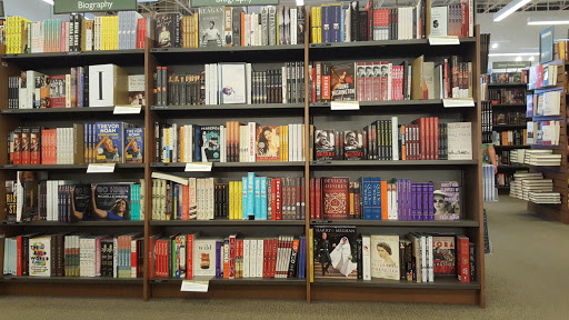 Book Store «Barnes & Noble Booksellers El Paso/Fountains at Farah», reviews and photos, 8889 Gateway Blvd W #120, El Paso, TX 79925, USA