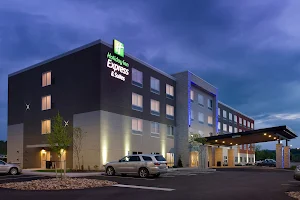 Holiday Inn Express & Suites Altoona, an IHG Hotel image