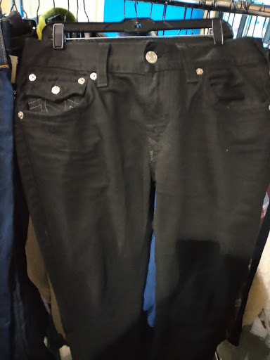 Boutique «Blue, a Goodwill Boutique - Tacoma», reviews and photos, 2520 N Proctor St, Tacoma, WA 98406, USA