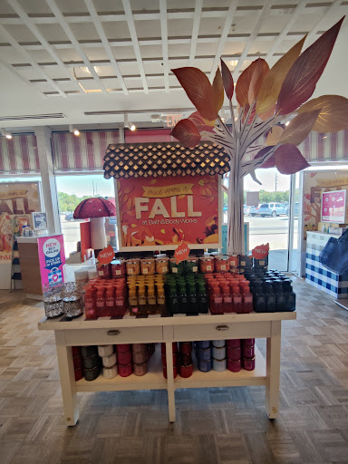 Beauty Supply Store «Bath & Body Works», reviews and photos, 26297 Hoover Rd, Warren, MI 48089, USA