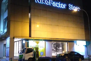 Nike Factory Store Alam Sutera image
