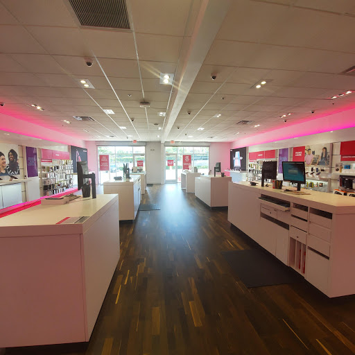 Cell Phone Store «T-Mobile», reviews and photos, 2427 S Hwy 27, Clermont, FL 34711, USA