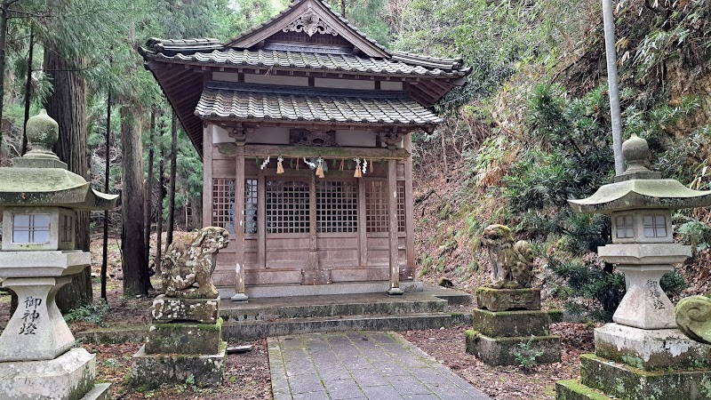 三柱神社