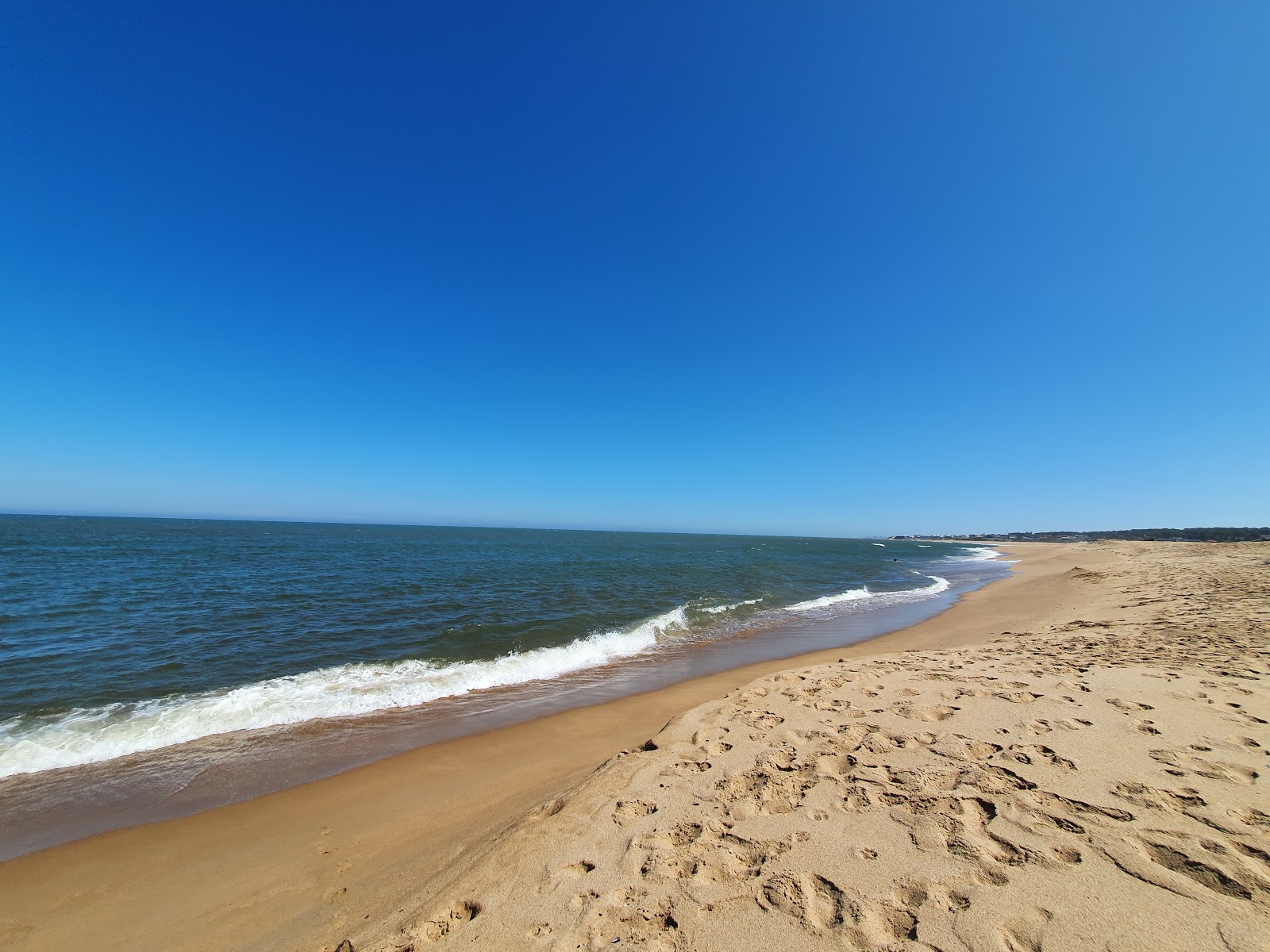 Fotografija Bikini Beach z svetel pesek površino