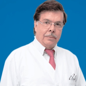 Dr. Federico G Vélez B, Cirujano plástico