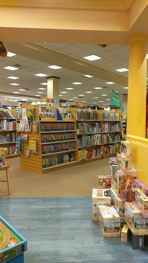 Book Store «Barnes & Noble», reviews and photos, 47 E Chicago Ave, Naperville, IL 60540, USA