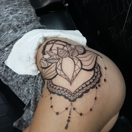 Tattoo Shop «hollywood ink», reviews and photos, 809 S Danny Thomas Blvd, Memphis, TN 38126, USA