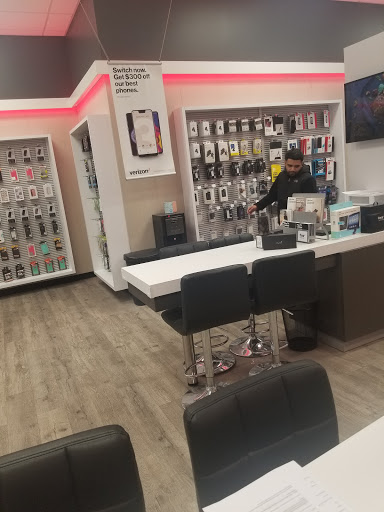 Cell Phone Store «Verizon Wireless and FiOS Retailer- Im Wireless - North Andover», reviews and photos, 435 Winthrop Ave, Lawrence, MA 01843, USA