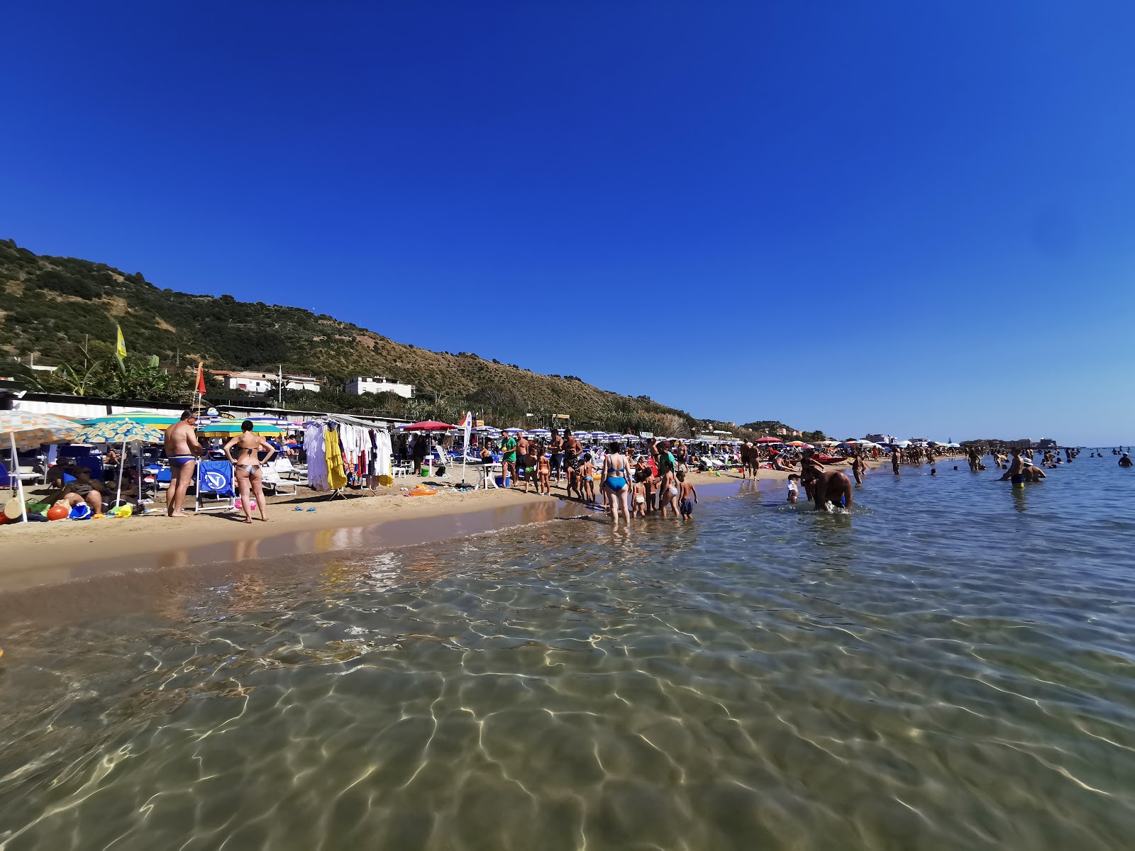 Photo of Acciaroli Beach with brown fine sand surface