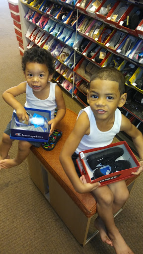 Shopping Mall «Manor Plaza Shopping Center», reviews and photos, 1000 NW 10th Ave, Fort Lauderdale, FL 33311, USA