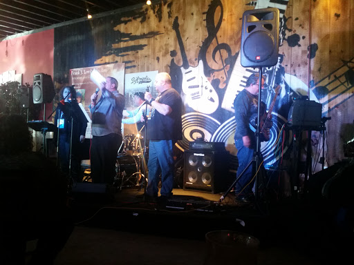 Wine Bar «Mouse Trap Cafe Wine and Cheese Bar, Full Bar», reviews and photos, 203 Broadway, Amityville, NY 11701, USA