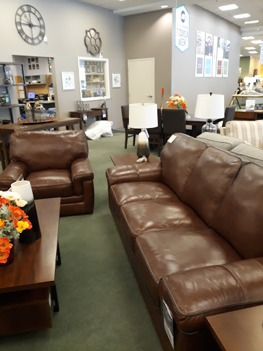 Furniture Store «Raymour & Flanigan Furniture and Mattress Store», reviews and photos, 65 Baltimore Pike, Springfield, PA 19064, USA