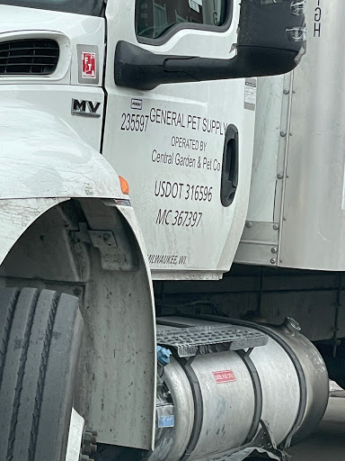 Pet Supply Store «General Pet Supply Inc», reviews and photos, 7711 N 81st St, Milwaukee, WI 53223, USA