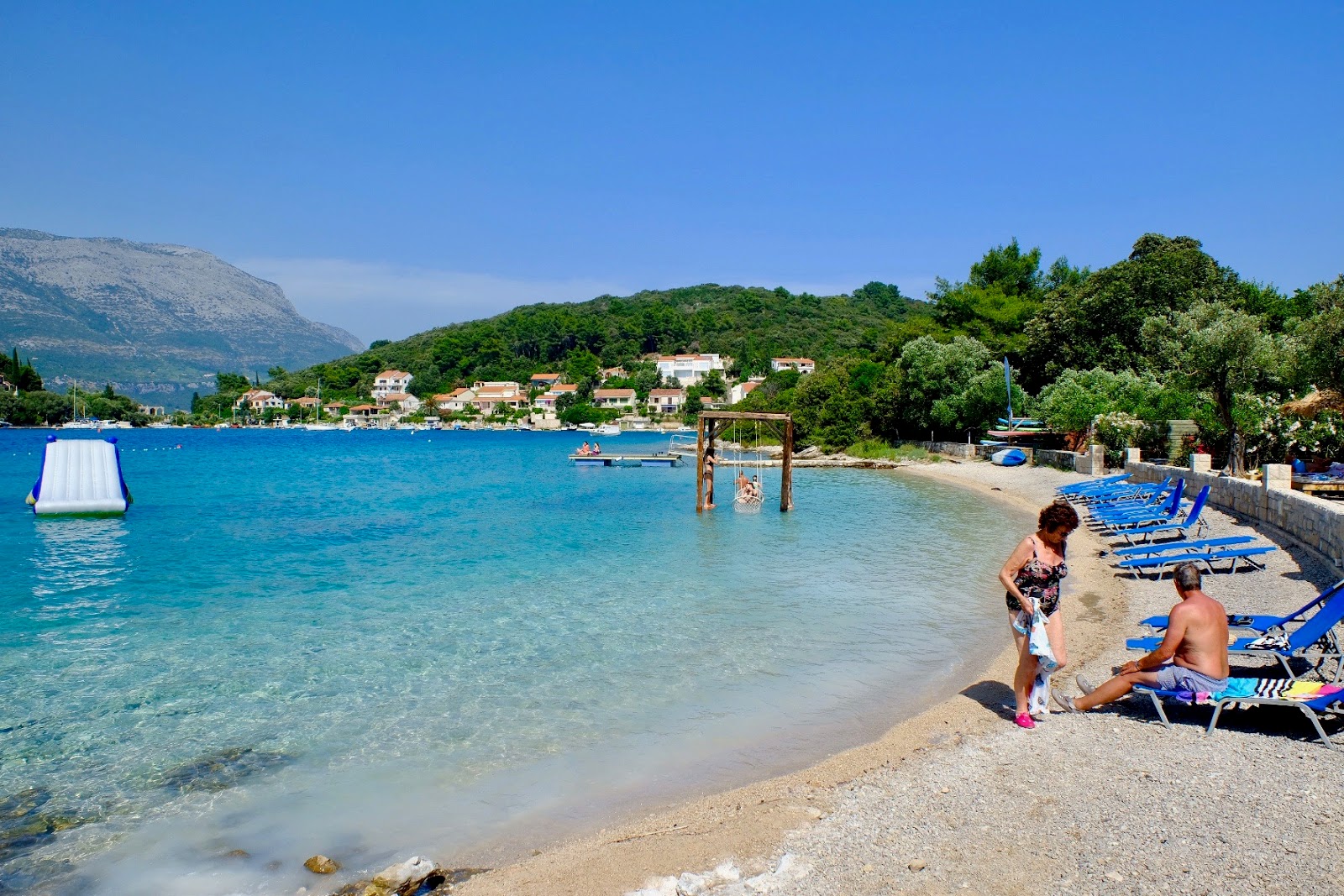 Zrnovo II beach'in fotoğrafı küçük koy ile birlikte