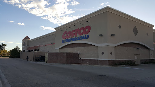 Warehouse store «Costco Wholesale», reviews and photos, 10088 Gulf Center Dr, Fort Myers, FL 33913, USA