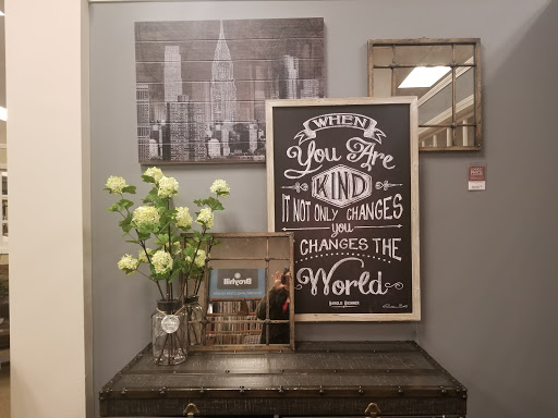 Furniture Store «Raymour & Flanigan Furniture and Mattress Store», reviews and photos, 1345 US-1, North Brunswick Township, NJ 08902, USA