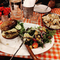 Hamburger végétarien du Restaurant La Ferme à Dédé à Grenoble - n°10