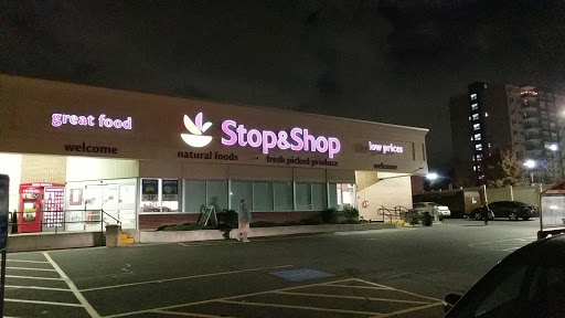 Grocery Store «Stop & Shop», reviews and photos, 105 Alewife Brook Pkwy, Somerville, MA 02144, USA