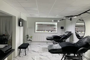 Miranda Beauty Studio | Extensions de cils/ Maquillage permanent/ Formations Paris image