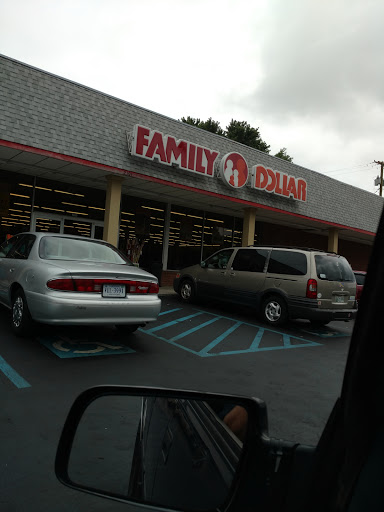 Dollar Store «FAMILY DOLLAR», reviews and photos, 2101 W State St, Bristol, VA 24201, USA