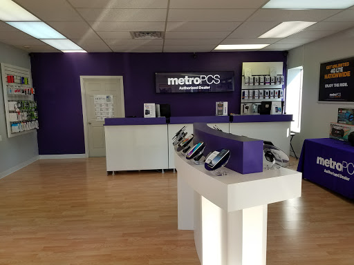 Cell Phone Store «MetroPCS Authorized Dealer», reviews and photos, 2823 London Rd #7, Eau Claire, WI 54701, USA