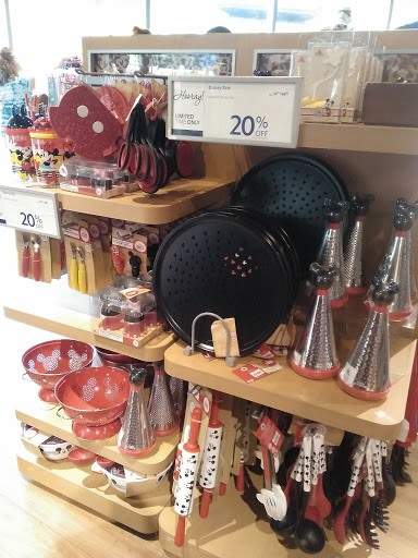 Toy Store «Disney Store», reviews and photos, 108 N State St, Chicago, IL 60602, USA