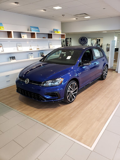 Volkswagen Dealer «Pugi Volkswagen», reviews and photos, 2020 Ogden Ave, Downers Grove, IL 60515, USA
