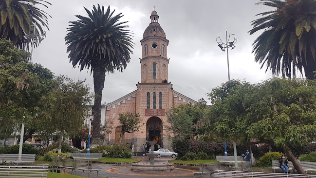 Opiniones de Parque Simón Bolivar en Otavalo - Iglesia