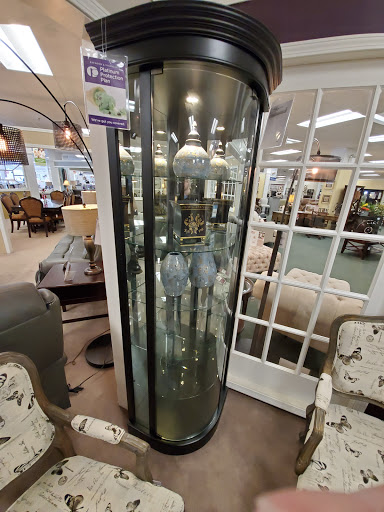 Furniture Store «Raymour & Flanigan Furniture and Mattress Store», reviews and photos, 85 Viewmont Mall, Scranton, PA 18508, USA