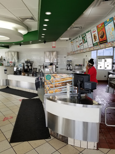 Bakery «Krispy Kreme Doughnuts», reviews and photos, 208 W 14 Mile Rd, Troy, MI 48083, USA
