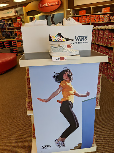 Shoe Store «Famous Footwear», reviews and photos, 1290 E Ireland Rd, South Bend, IN 46614, USA