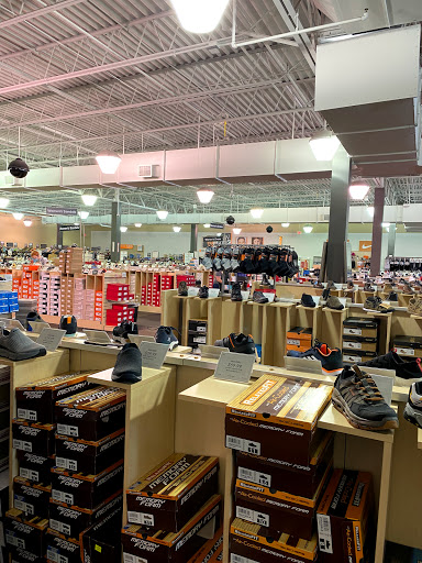 Shoe Store «DSW Designer Shoe Warehouse», reviews and photos, 1412 Greenbrier Pkwy, Chesapeake, VA 23320, USA