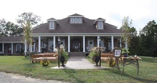 Lodge «The Farmhouse Inn», reviews and photos, 108 W Swan St, Centerville, TN 37033, USA