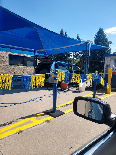 Dolphin Car Wash en Elk River