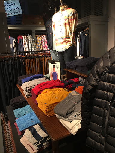 Clothing Store «Hollister Co.», reviews and photos, 9469 W Atlantic Blvd, Coral Springs, FL 33071, USA