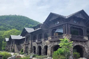 Stone Cottages at Bear Mountain Inn image